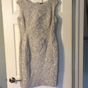 Stunning women’s knee length dress.